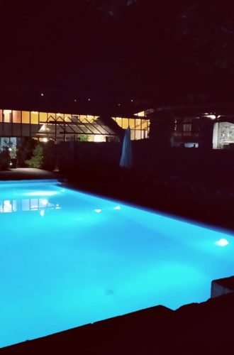 piscina-vista-nocturna